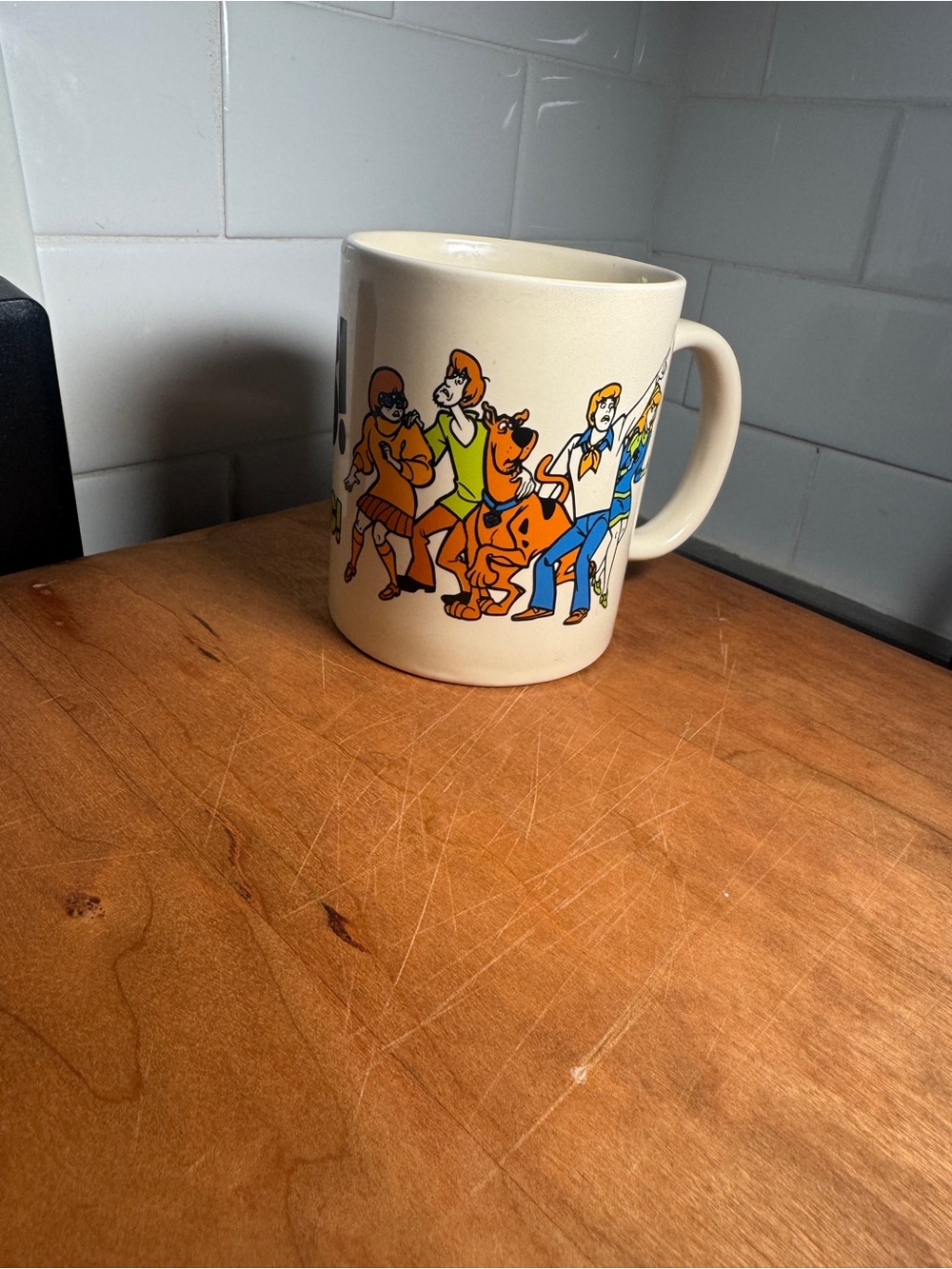 Cream Scooby-Doo Character Ceramic Mug - Classic Cartoon Design